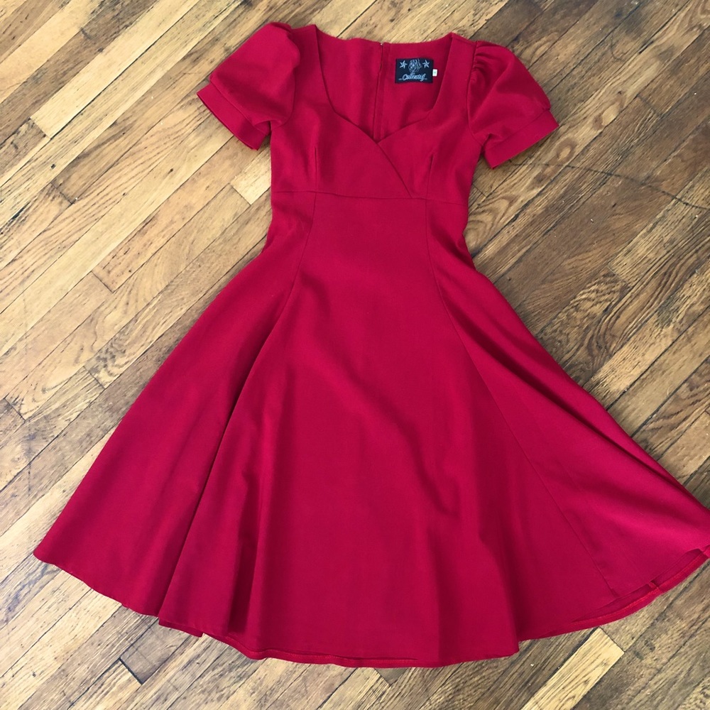 Retro-look fitted midi dress